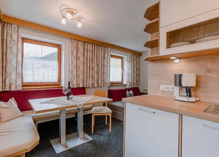 Haus Crystal Apartman *