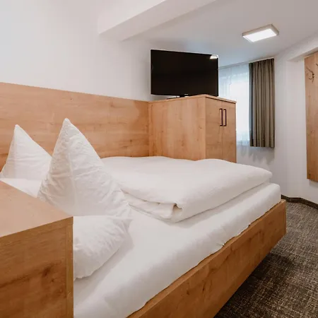 アパート Haus Crystal