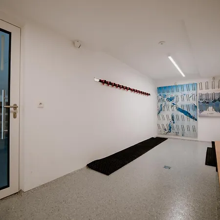 Haus Crystal 公寓 *